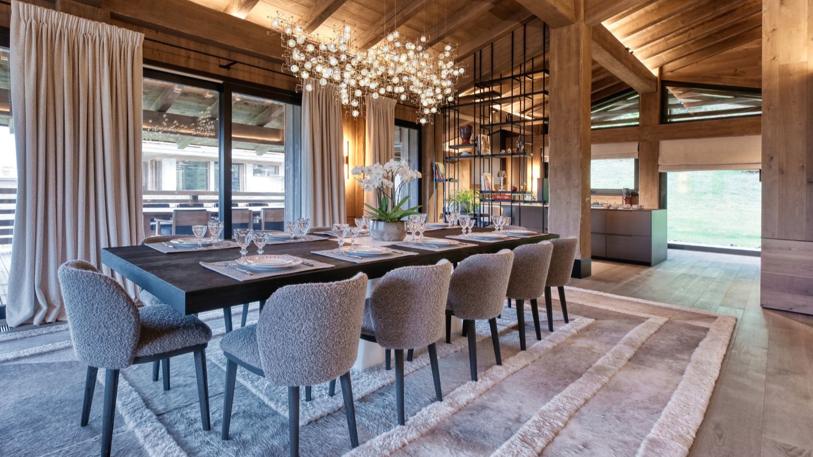 Luxury-ski-chalet-Megeve-Chalet Snow Cat oxford-ski Dining (2).jpg