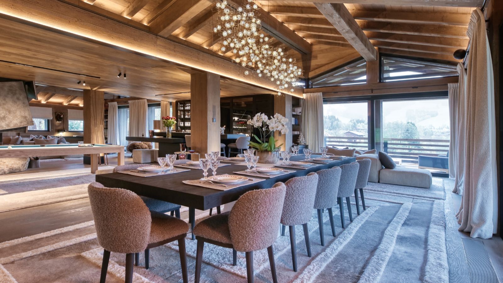 Luxury-ski-chalet-Megeve-Chalet Snow Cat oxford-ski dining.jpg