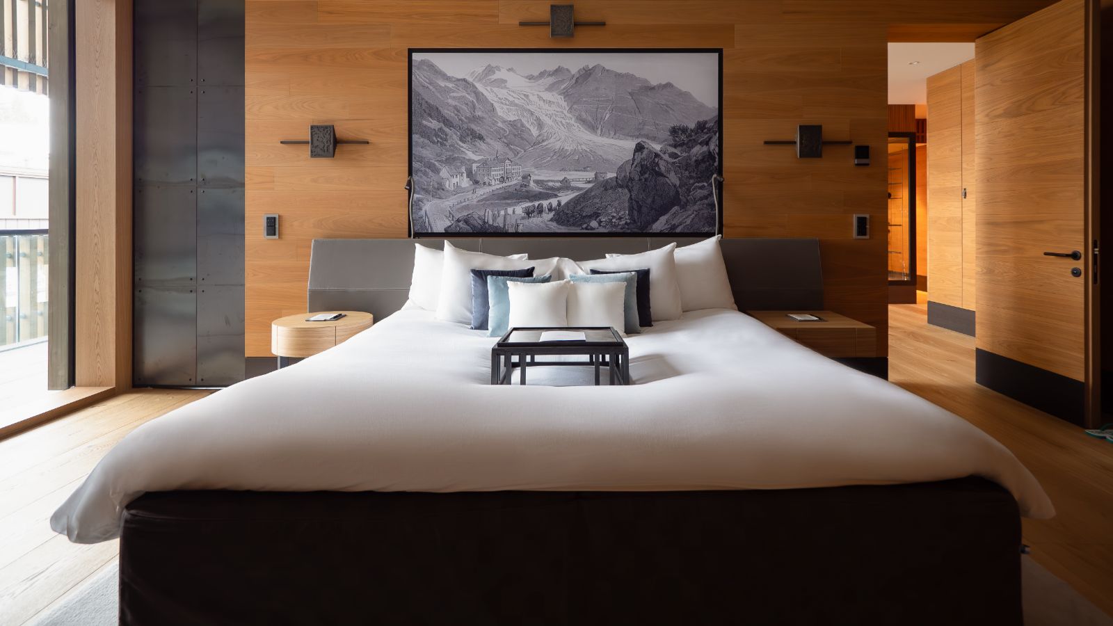 Luxury-Ski-Apartment-The_Chedi-Andermatt-Oberalp-Suite-Oxford-Ski-Bedroom (10).jpg