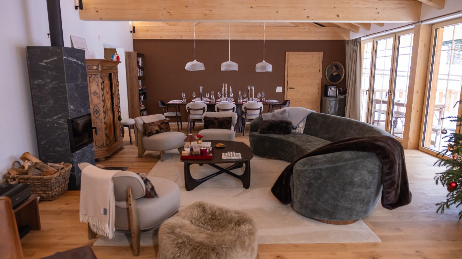 Luxury-ski-chalet-L Tzoumaz lodge -oxford-ski Lounge.jpg