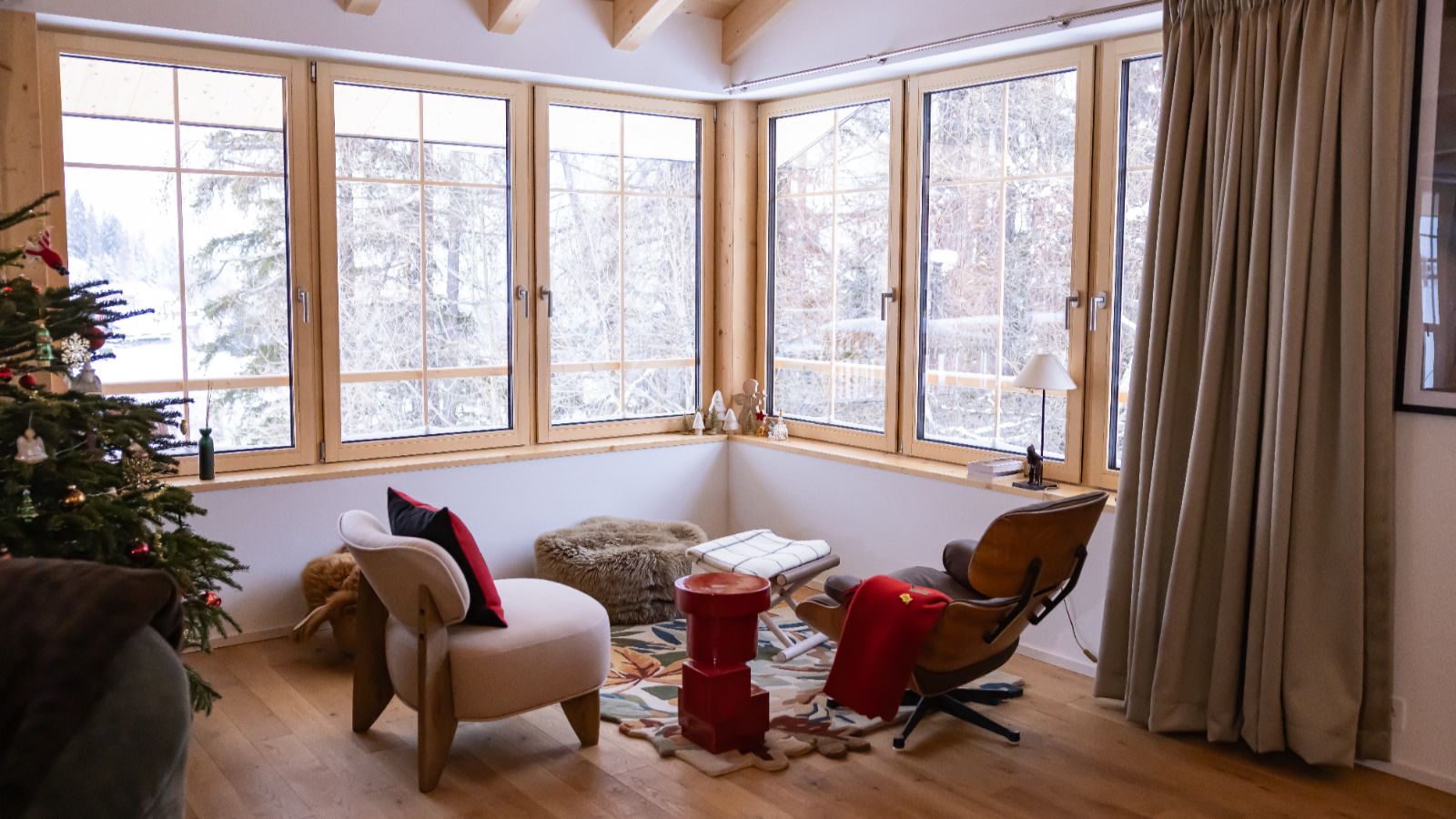 Luxury-ski-chalet-L Tzoumaz lodge -oxford-ski Seating.jpg