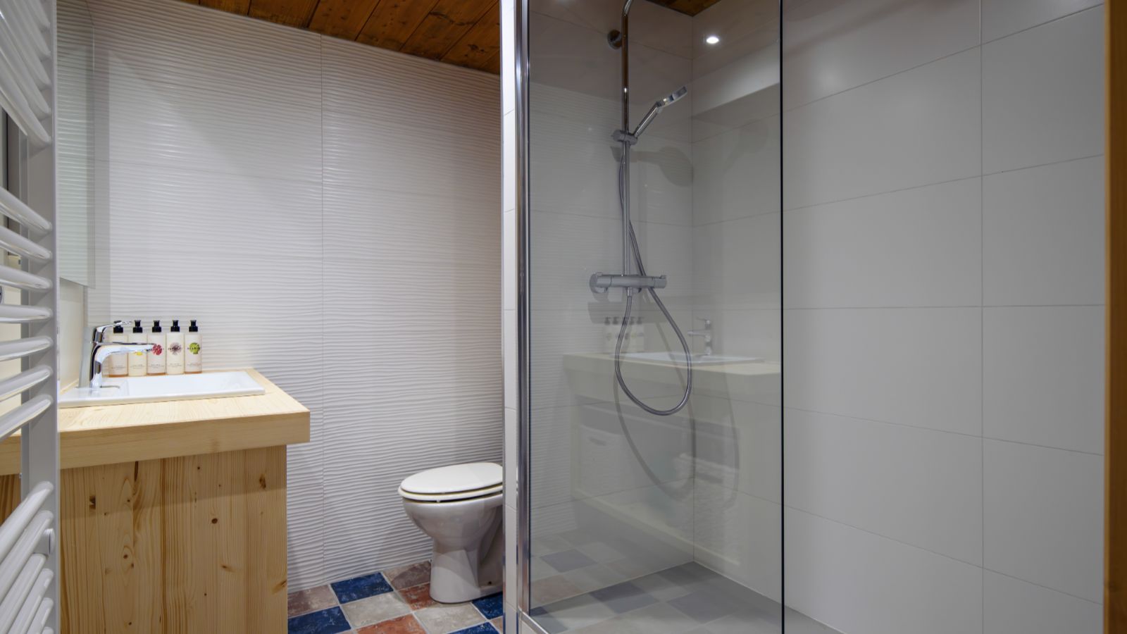 Luxury-ski - Chalet- Chalet Indiana-bathroom_bedroom_5.jpg