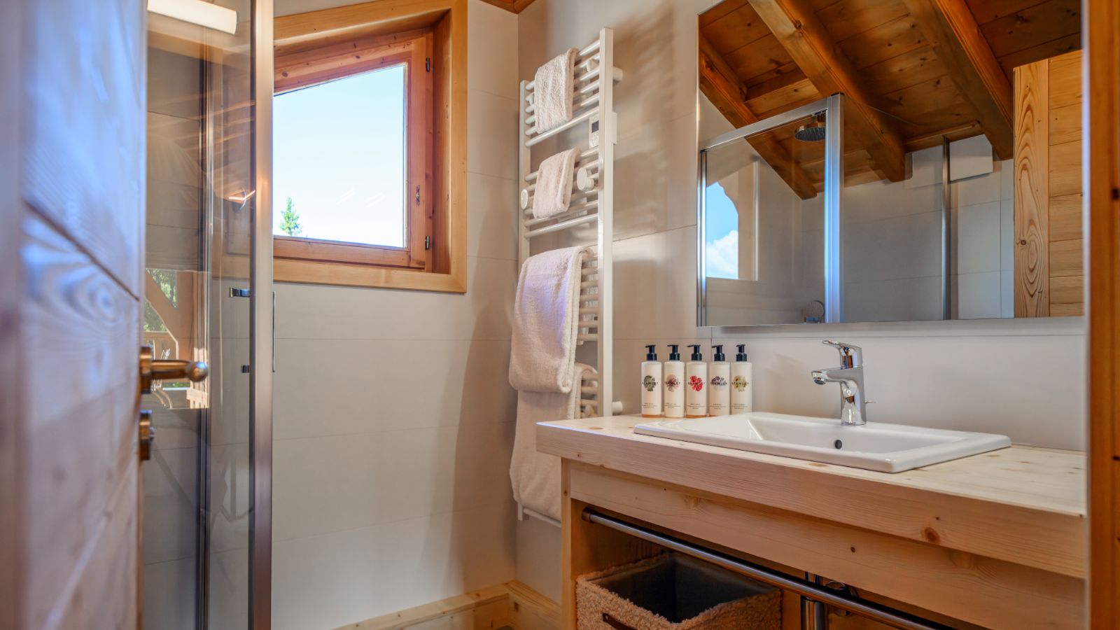 Luxury-ski - Chalet- Chalet Indiana-master_bathroom_bedroom_6.jpg