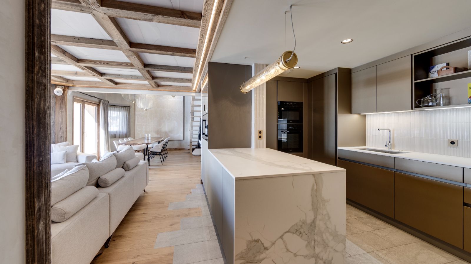 Luxuary Ski -Tignes-Chalet Sneg- Oxford Ski  Kitchen (2).jpg