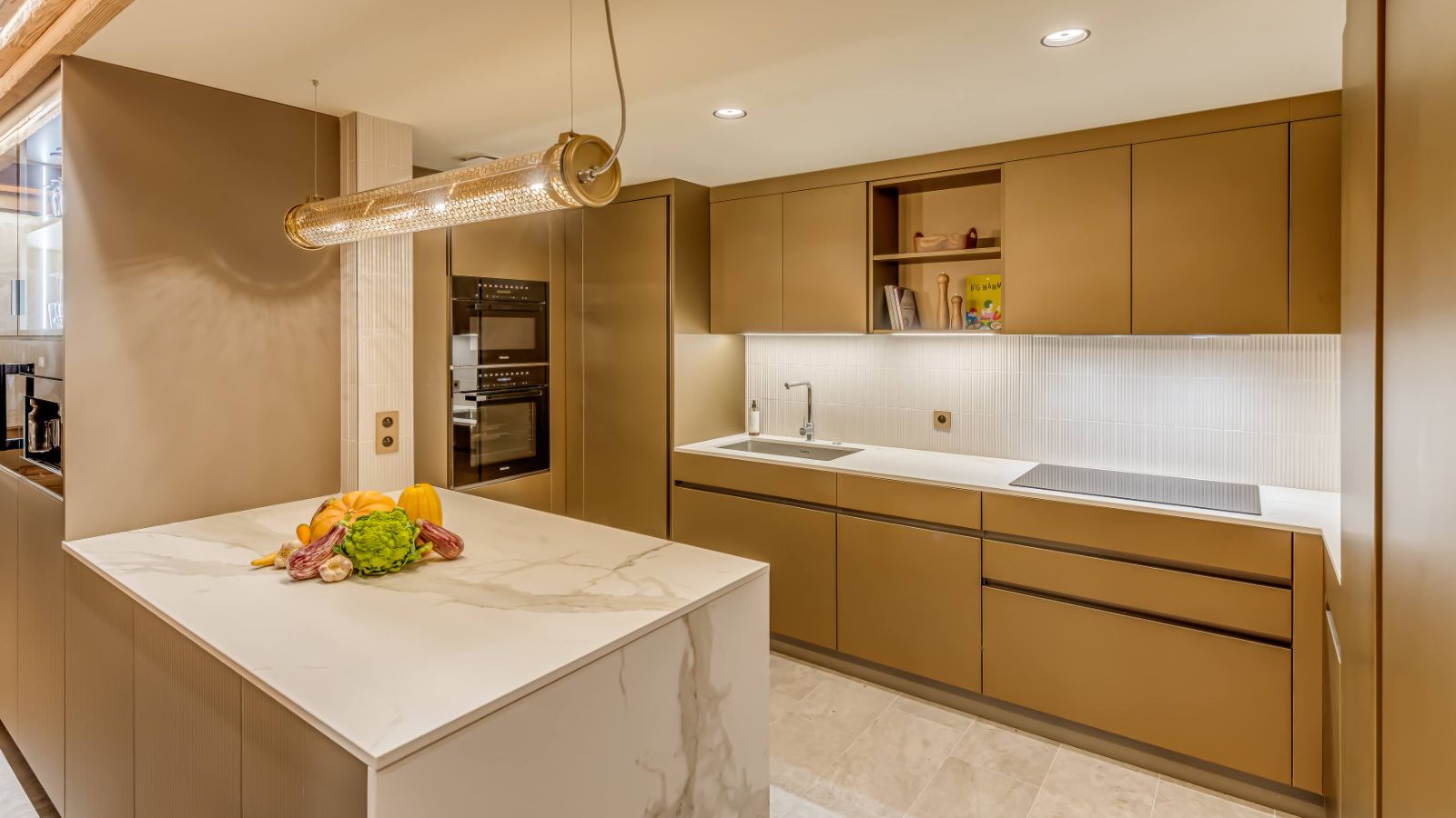 Luxuary Ski -Tignes-Chalet Sneg- Oxford Ski  Kitchen (5).jpg