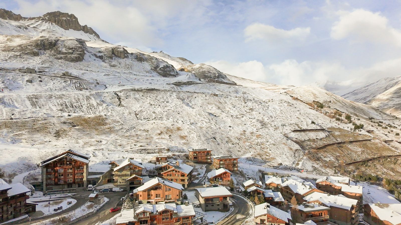 Luxuary Ski -Tignes-Chalet Sneg- Oxford Ski  View (3).jpg