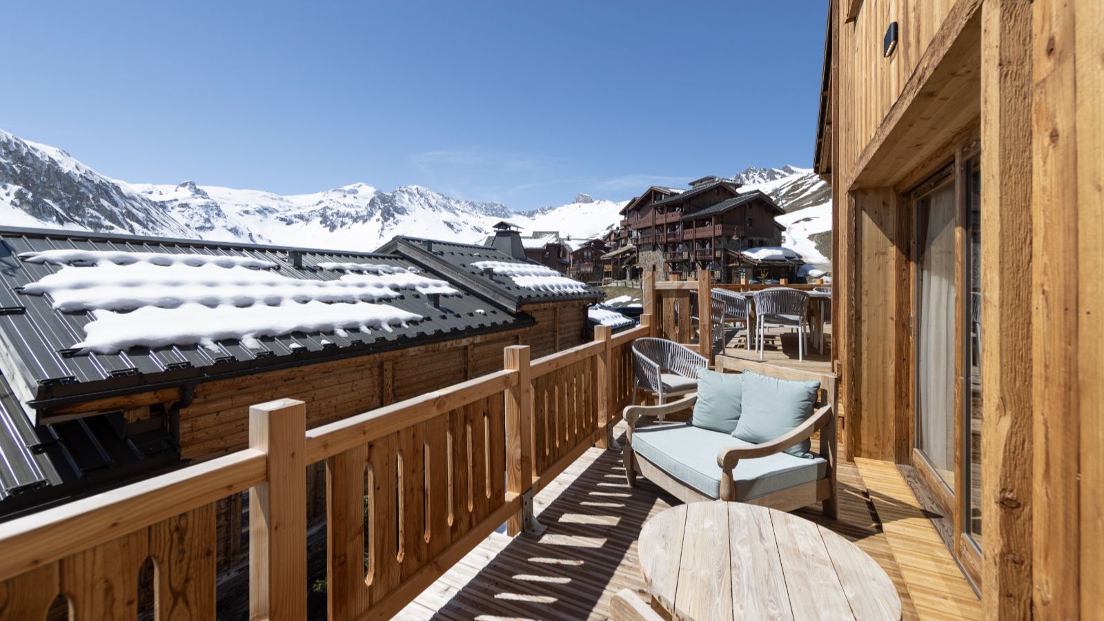 Luxuary Ski -Tignes-Chalet Sneg- Oxford Ski  Balcony Balcony.jpg