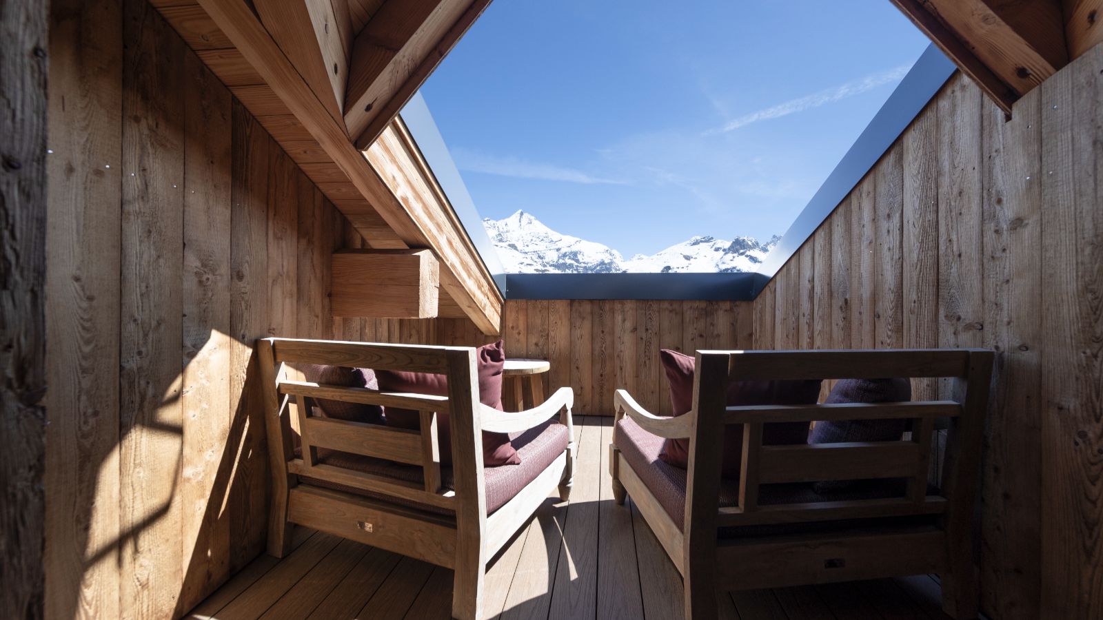 Luxuary Ski -Tignes-Chalet Sneg- Oxford Ski  Balcony.jpg