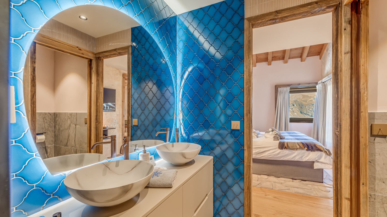 Luxuary Ski -Tignes-Chalet Sneg- Oxford Ski  Bathroom (2).jpg