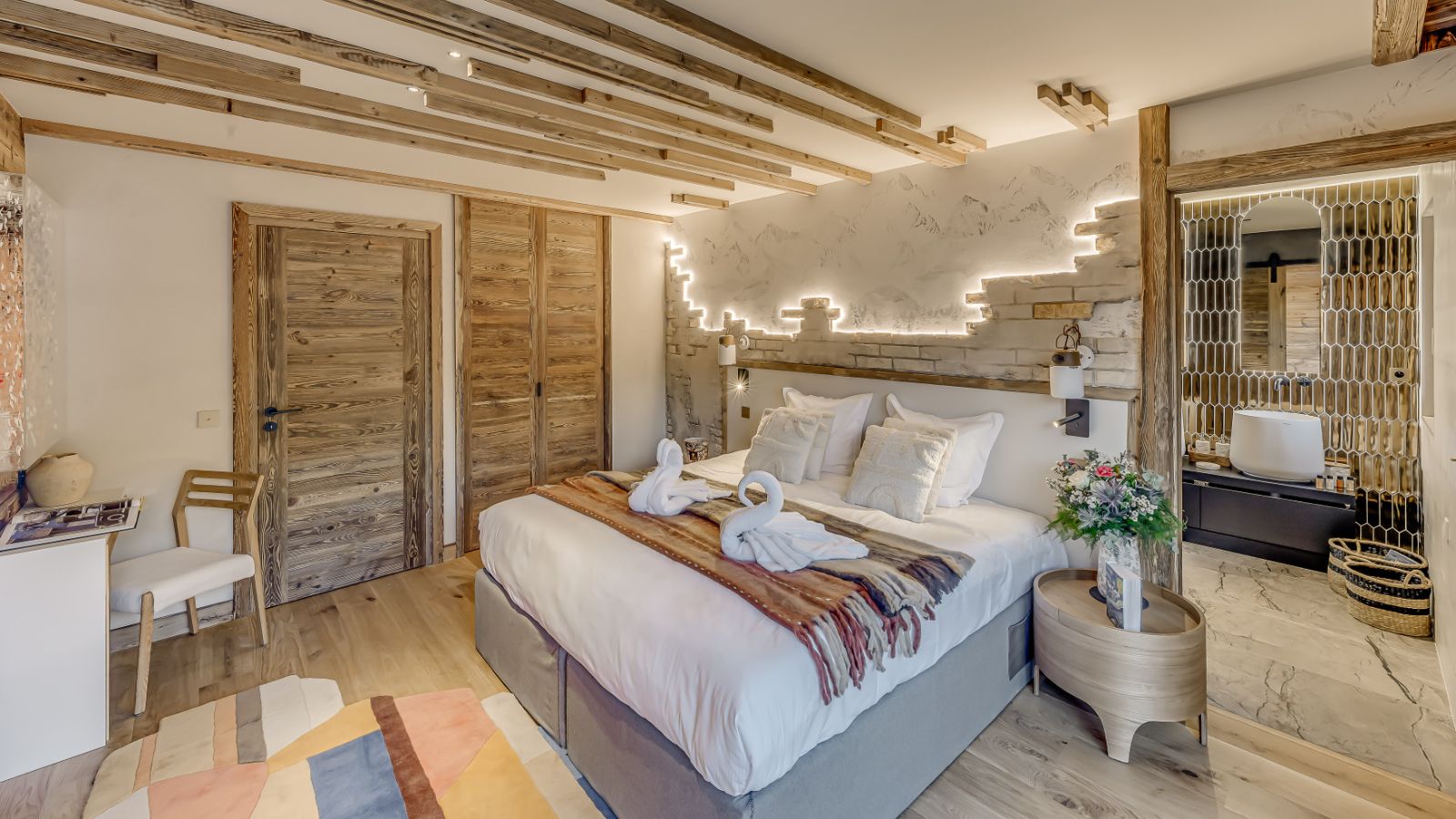 Luxuary Ski -Tignes-Chalet Sneg- Oxford Ski  Bedroom (2).jpg