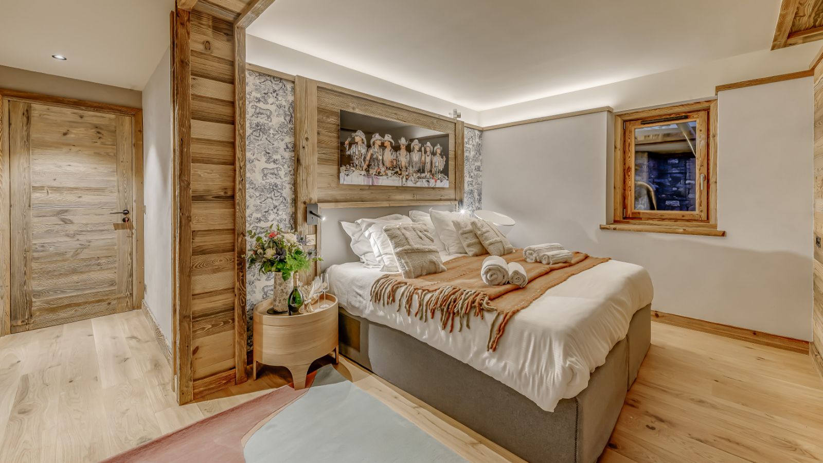 Luxuary Ski -Tignes-Chalet Sneg- Oxford Ski  Bedroom (6).jpg