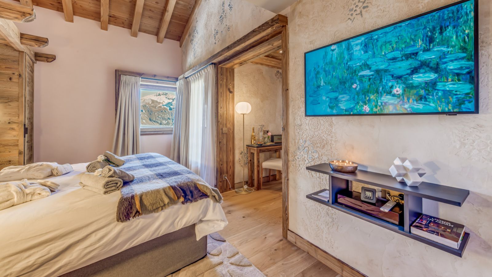 Luxuary Ski -Tignes-Chalet Sneg- Oxford Ski  Bedroom (13).jpg