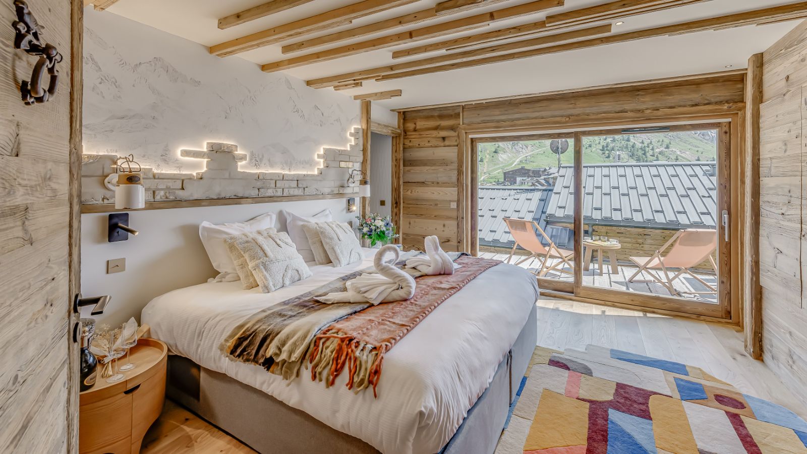 Luxuary Ski -Tignes-Chalet Sneg- Oxford Ski  Bedroom (16).jpg