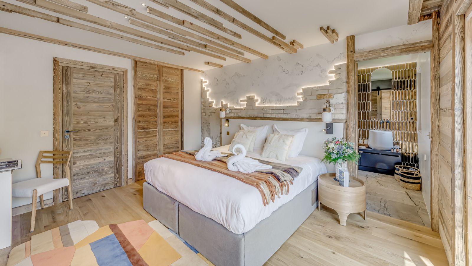 Luxuary Ski -Tignes-Chalet Sneg- Oxford Ski  Bedroom (18).jpg