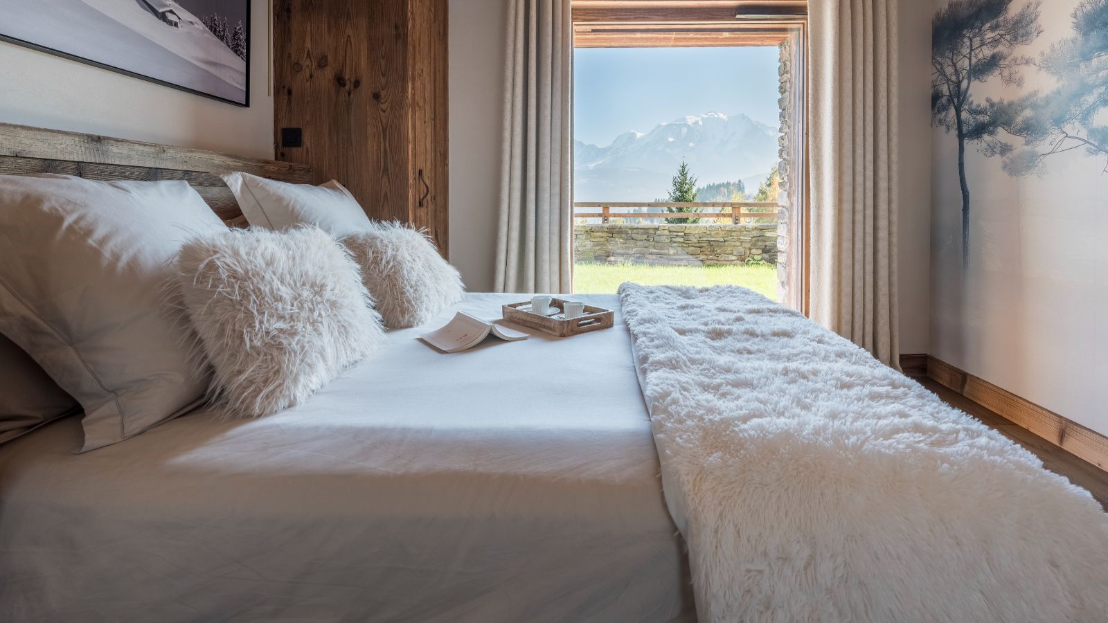 Luxury-Ski-Chalet-Megeve-Chalet-Marianna-Oxford-Ski-Bedroom (12).jpg