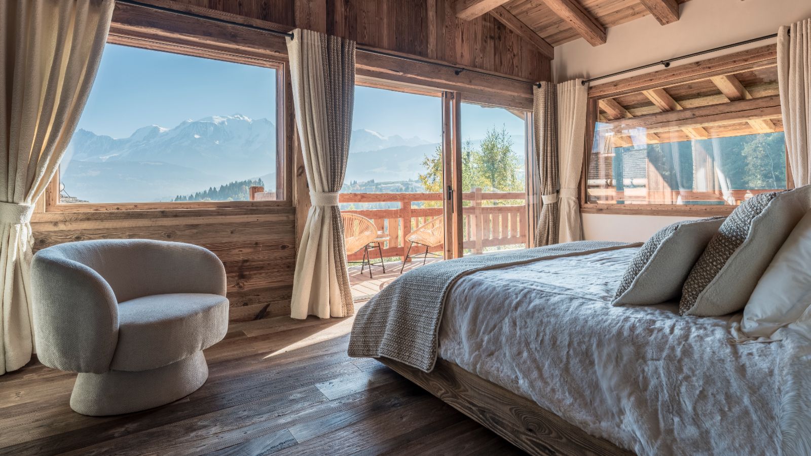 Luxury-Ski-Chalet-Megeve-Chalet-Marianna-Oxford-Ski-Bedroom (13).jpg