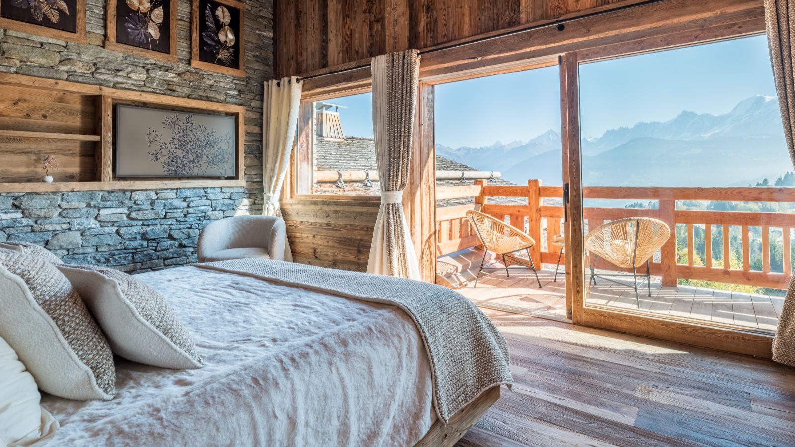 Luxury-Ski-Chalet-Megeve-Chalet-Marianna-Oxford-Ski-Bedroom (14).jpg