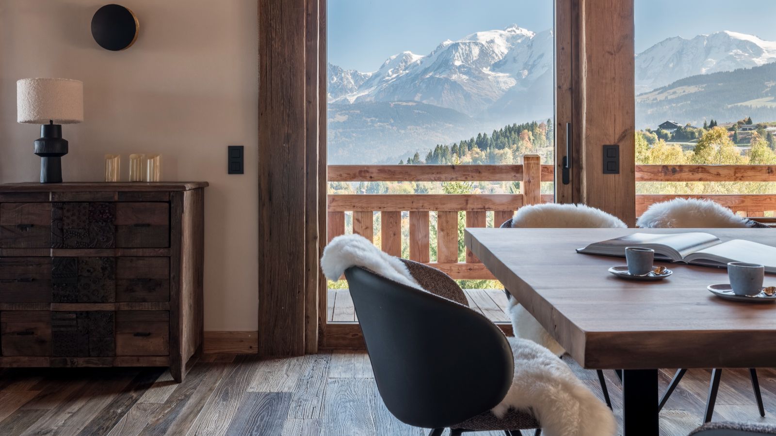 Luxury-Ski-Chalet-Megeve-Chalet-Marianna-Oxford-Ski-Dining2.jpg