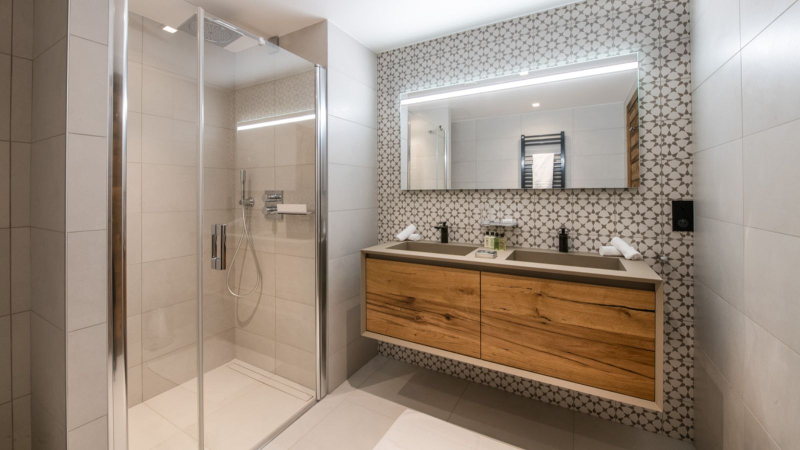 Luxury-Ski-Apartment-Courchevel-1650-Kinabalu-Manali-Lodge-Oxford-Ski-Bathroom.jpg