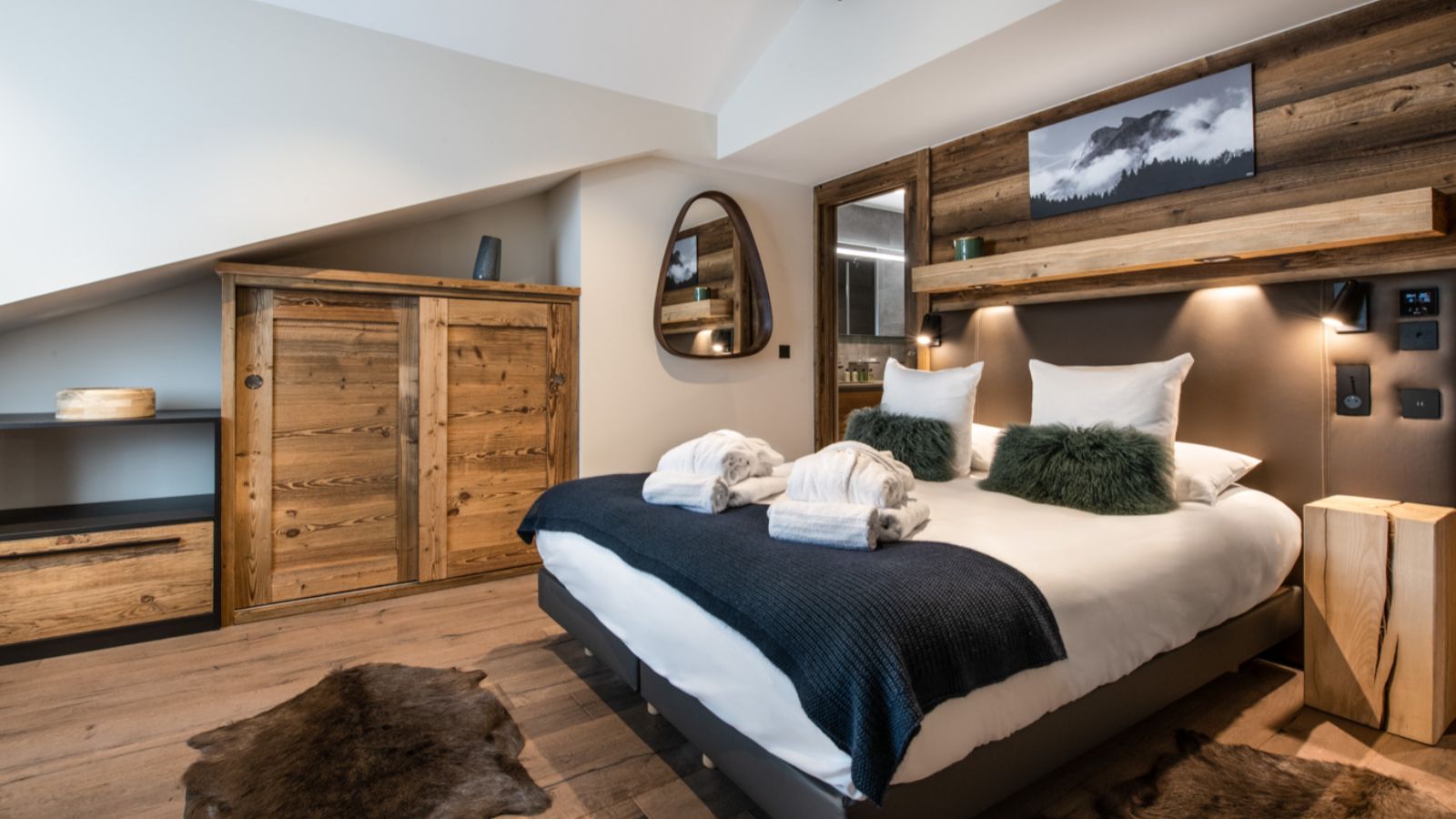Luxury-Ski-Apartment-Courchevel-1650-Kinabalu-Manali-Lodge-Oxford-Ski-Bedroom (6).jpg