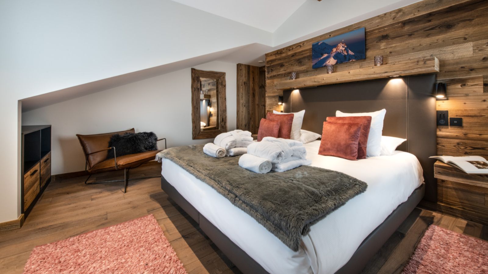 Luxury-Ski-Apartment-Courchevel-1650-Kinabalu-Manali-Lodge-Oxford-Ski-Bedroom (7).jpg