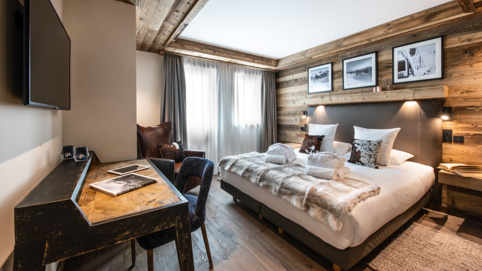 Luxury-Ski-Apartment-Courchevel-1650-Kinabalu-Manali-Lodge-Oxford-Ski-Bedroom (8).jpg