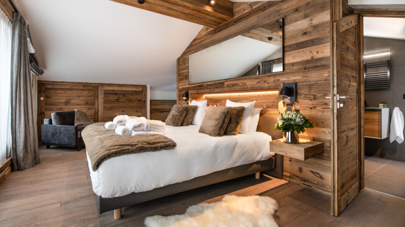 Luxury-Ski-Apartment-Courchevel-1650-Kinabalu-Manali-Lodge-Oxford-Ski-Bedroom (10).jpg