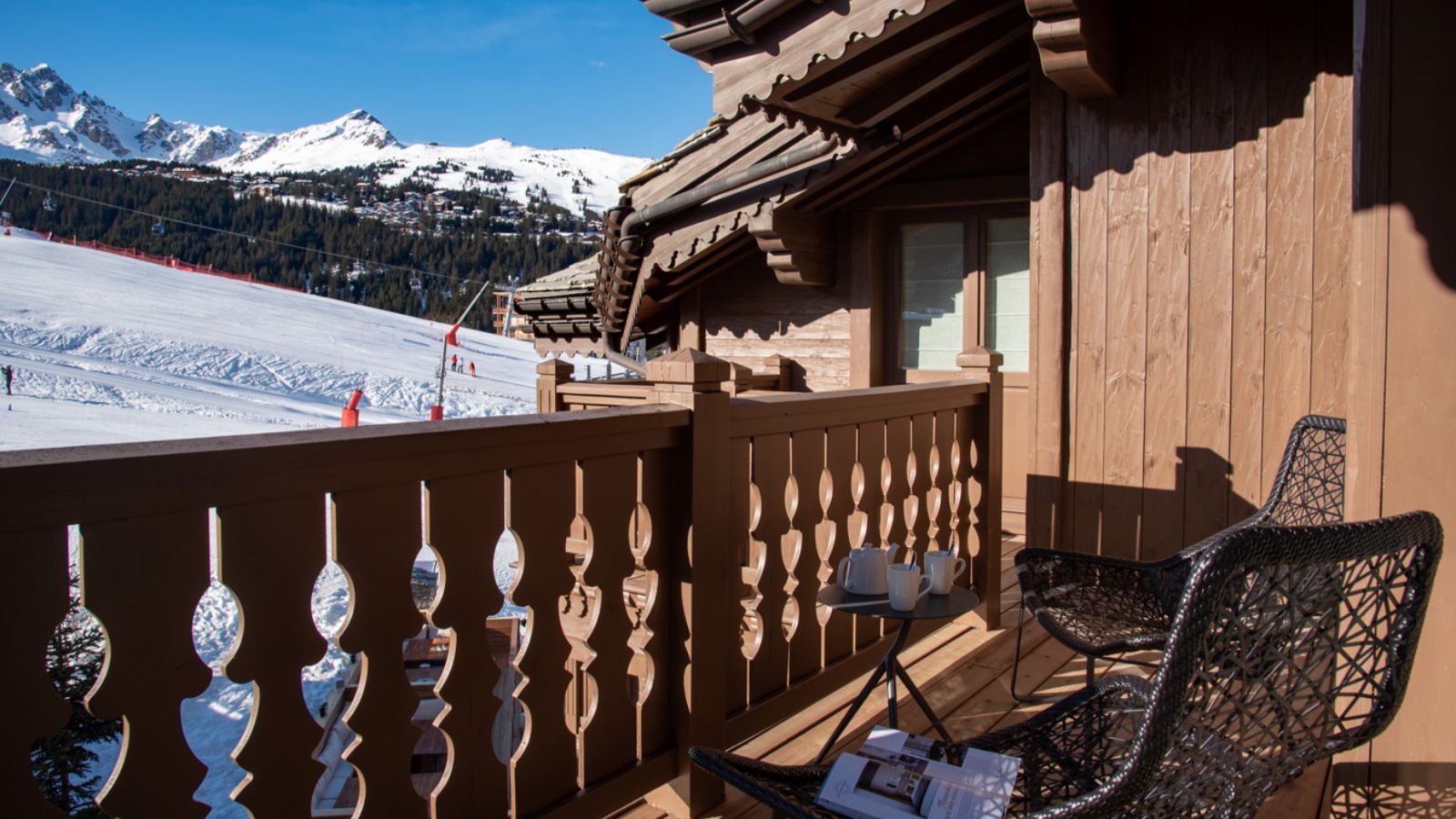 Luxury-Ski-Chalet-Courchevel-1650-Makalu-Suite-Manali-Lodge-Oxford-Ski-Balcony.jpg