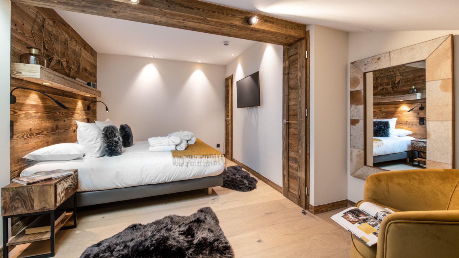 Luxury-Ski-Chalet-Courchevel-1650-Makalu-Suite-Manali-Lodge-Oxford-Ski-Bedroom (1).jpg