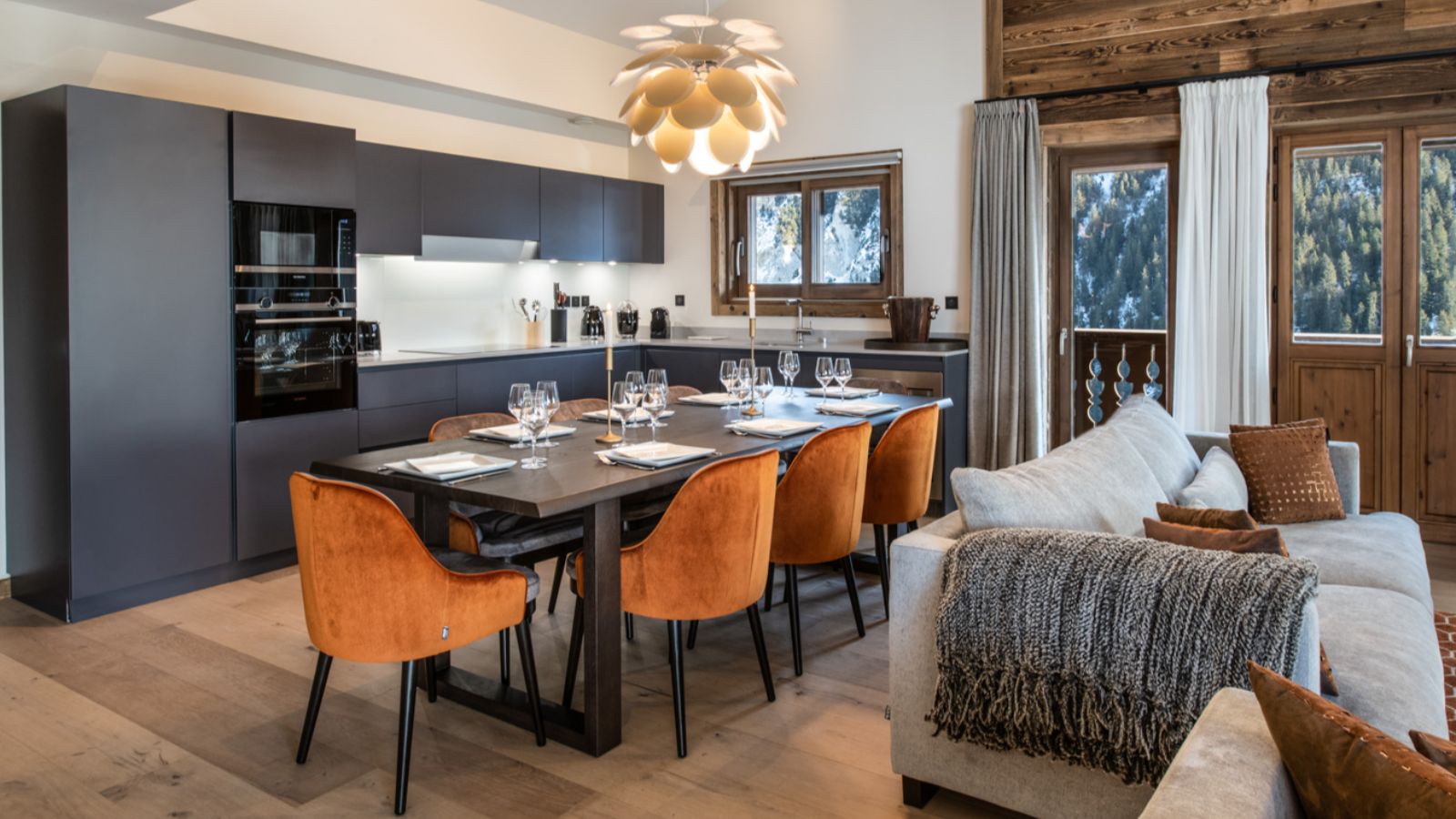 Luxury-Ski-Chalet-Courchevel-1650-Makalu-Suite-Manali-Lodge-Oxford-Ski-Dining.jpg