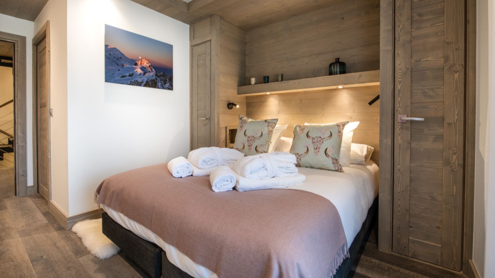 Luxury-Ski-Chalet-Courchevel-1650-Chalet-Allnatt-Oxford-Ski-Bedroom (2).jpg