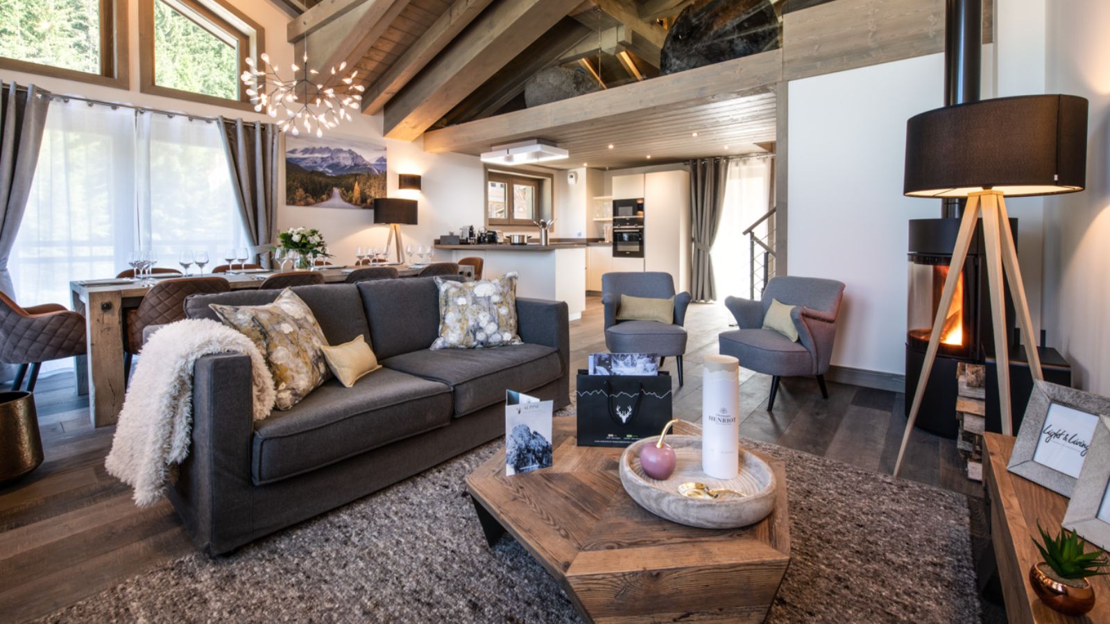 Luxury-Ski-Chalet-Courchevel-1650-Chalet-Allnatt-Oxford-Ski-Lounge.jpg