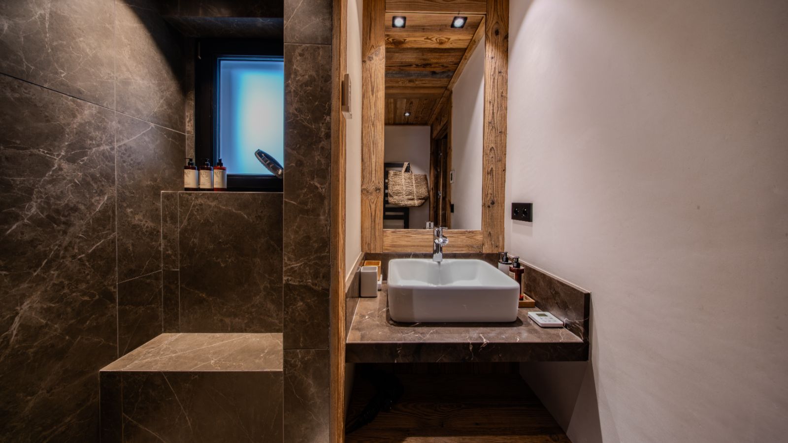 Luxury-ski- chalet-Val d’Isère - Agelus1- Oxford Ski  Bathroom (3).jpg