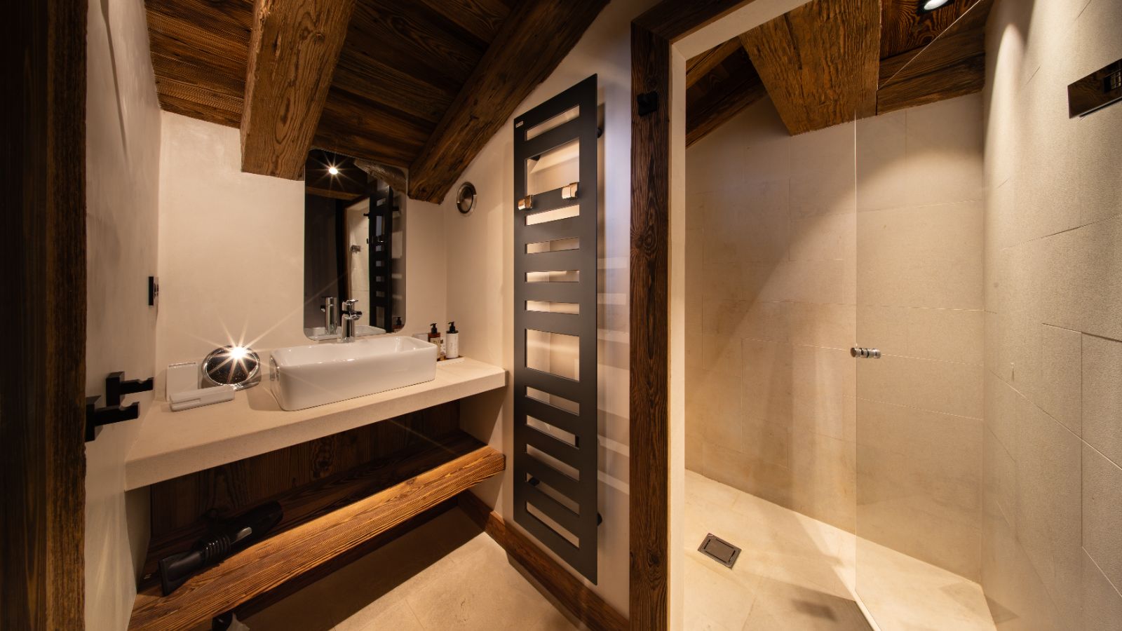 Luxury-ski- chalet-Val d’Isère - Agelus1- Oxford Ski  Bathroom.jpg