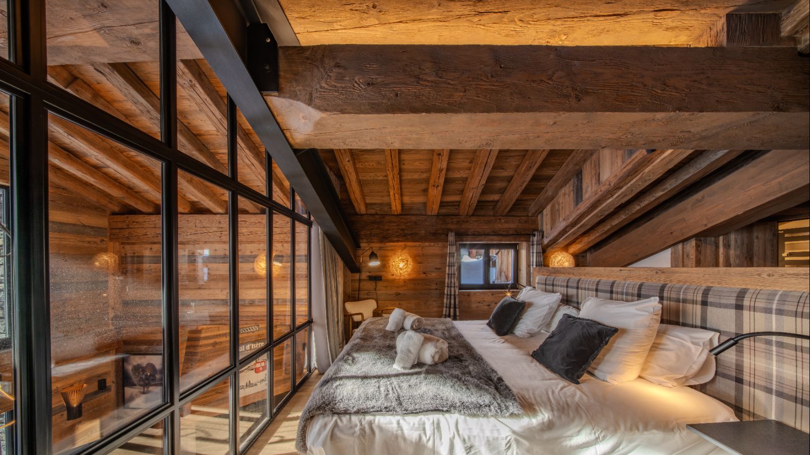 Luxury-ski- chalet-Val d’Isère - Agelus1- Oxford Ski  Bedroom.jpg