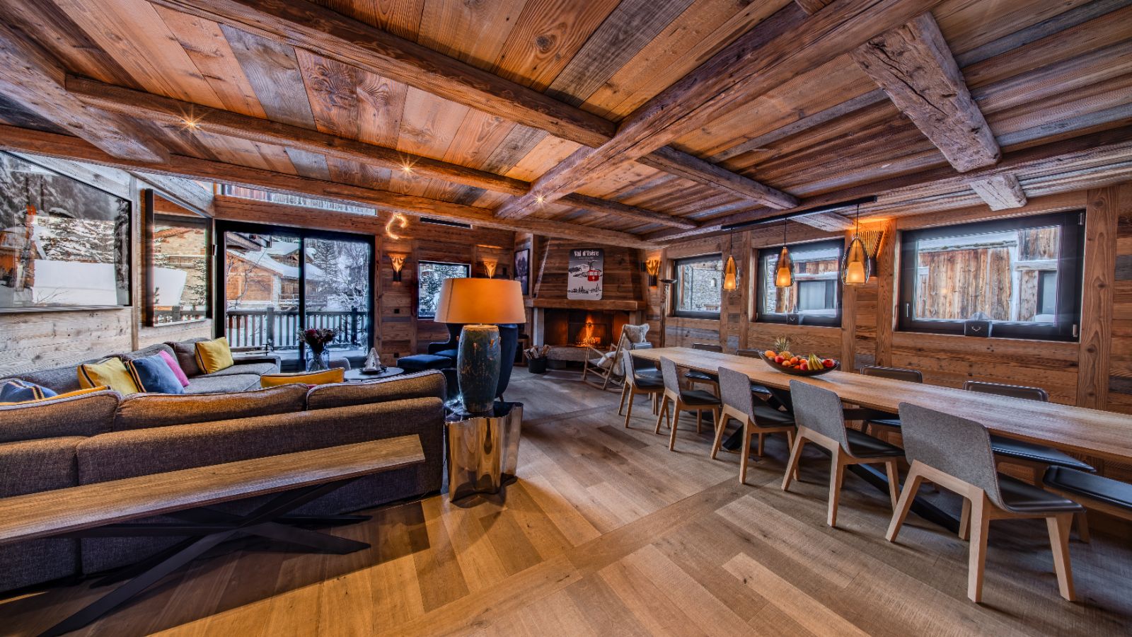 Luxury-ski- chalet-Val d’Isère - Agelus1- Oxford Ski  Lounge.jpg