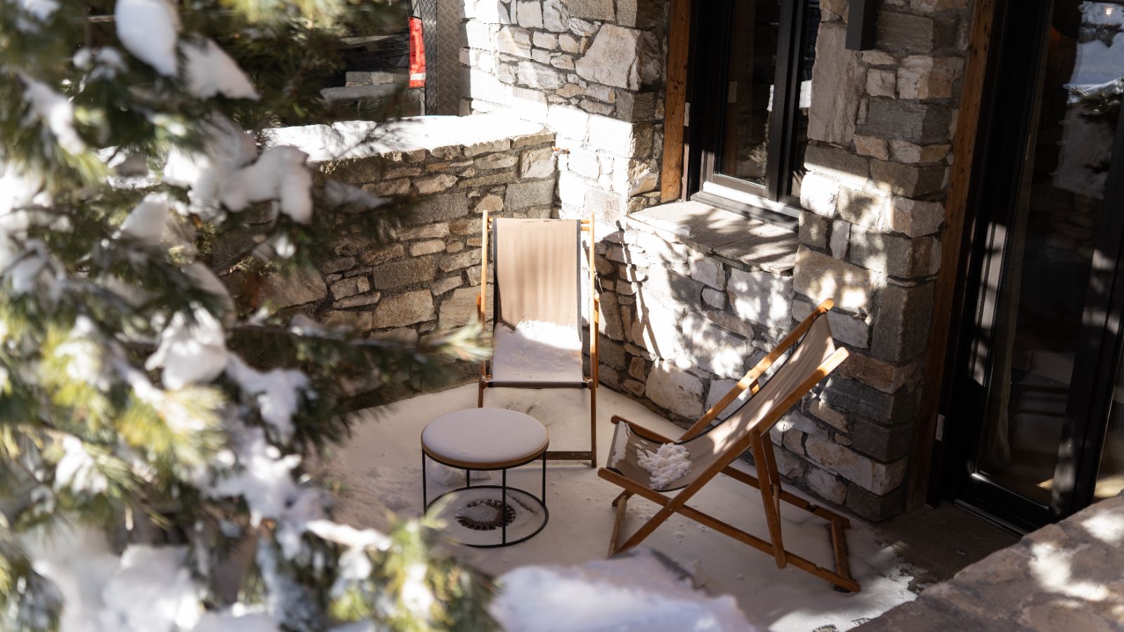 Luxury-ski- chalet-Val d’Isère - Agelus1- Oxford Ski Balcony (4).jpg