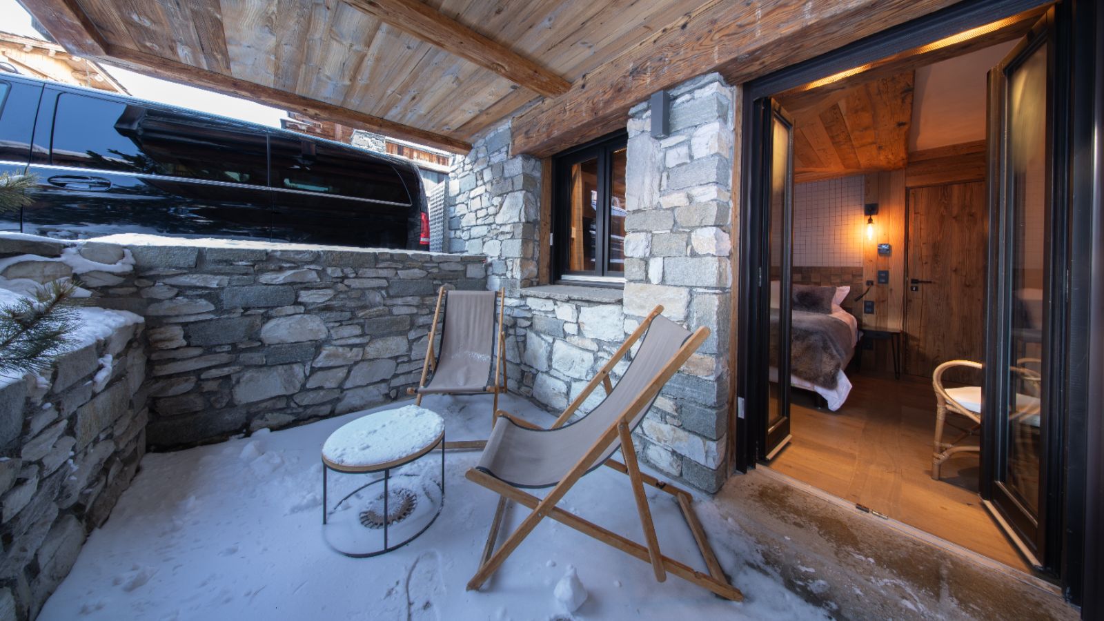 Luxury-ski- chalet-Val d’Isère - Agelus1- Oxford Ski balcony (5).jpg