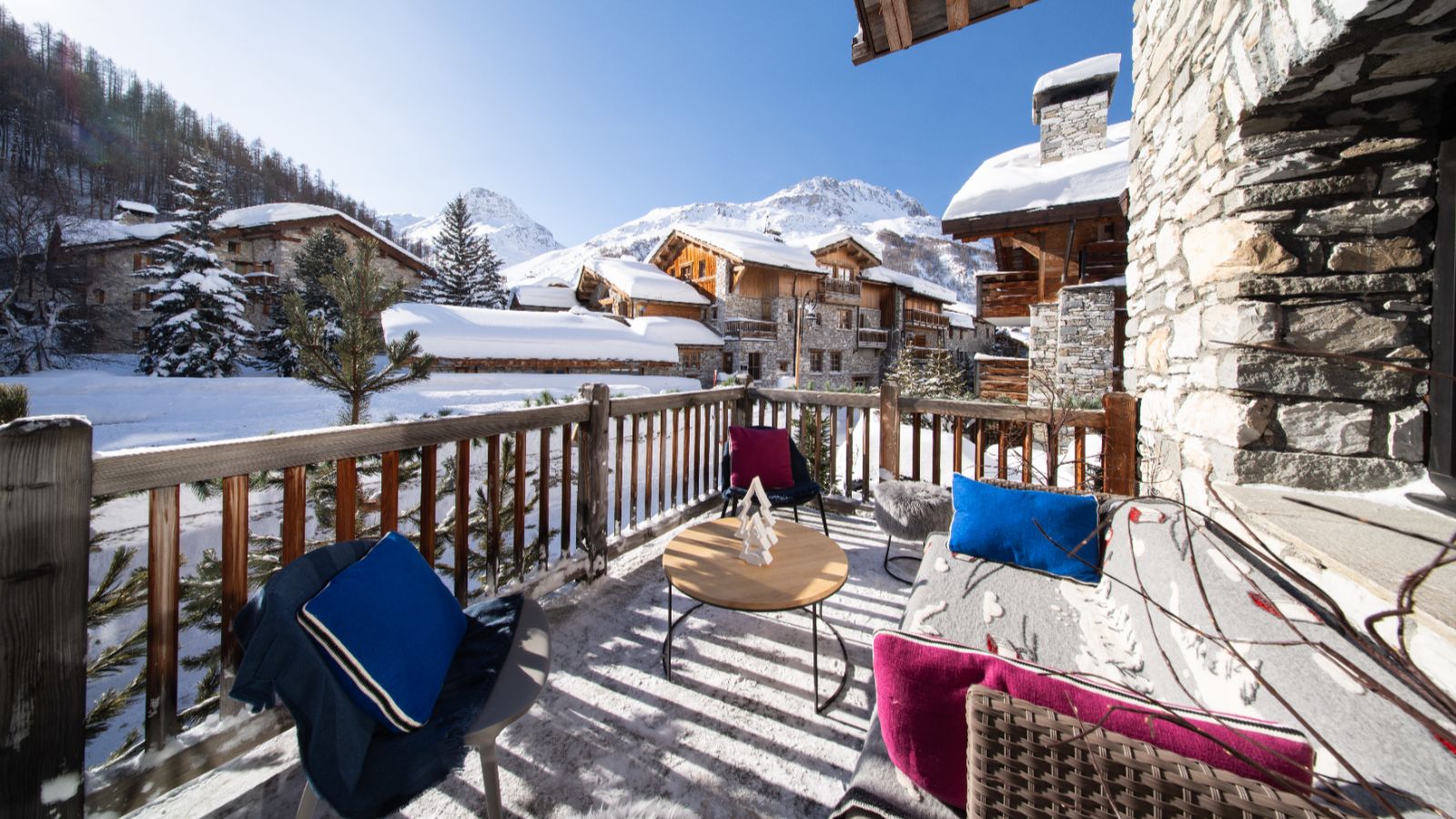 Luxury-ski- chalet-Val d’Isère - Agelus1- Oxford Ski Balcony.jpg