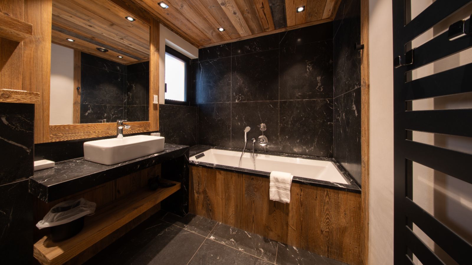 Luxury-ski- chalet-Val d’Isère - Agelus1- Oxford Ski bathroom (2).jpg