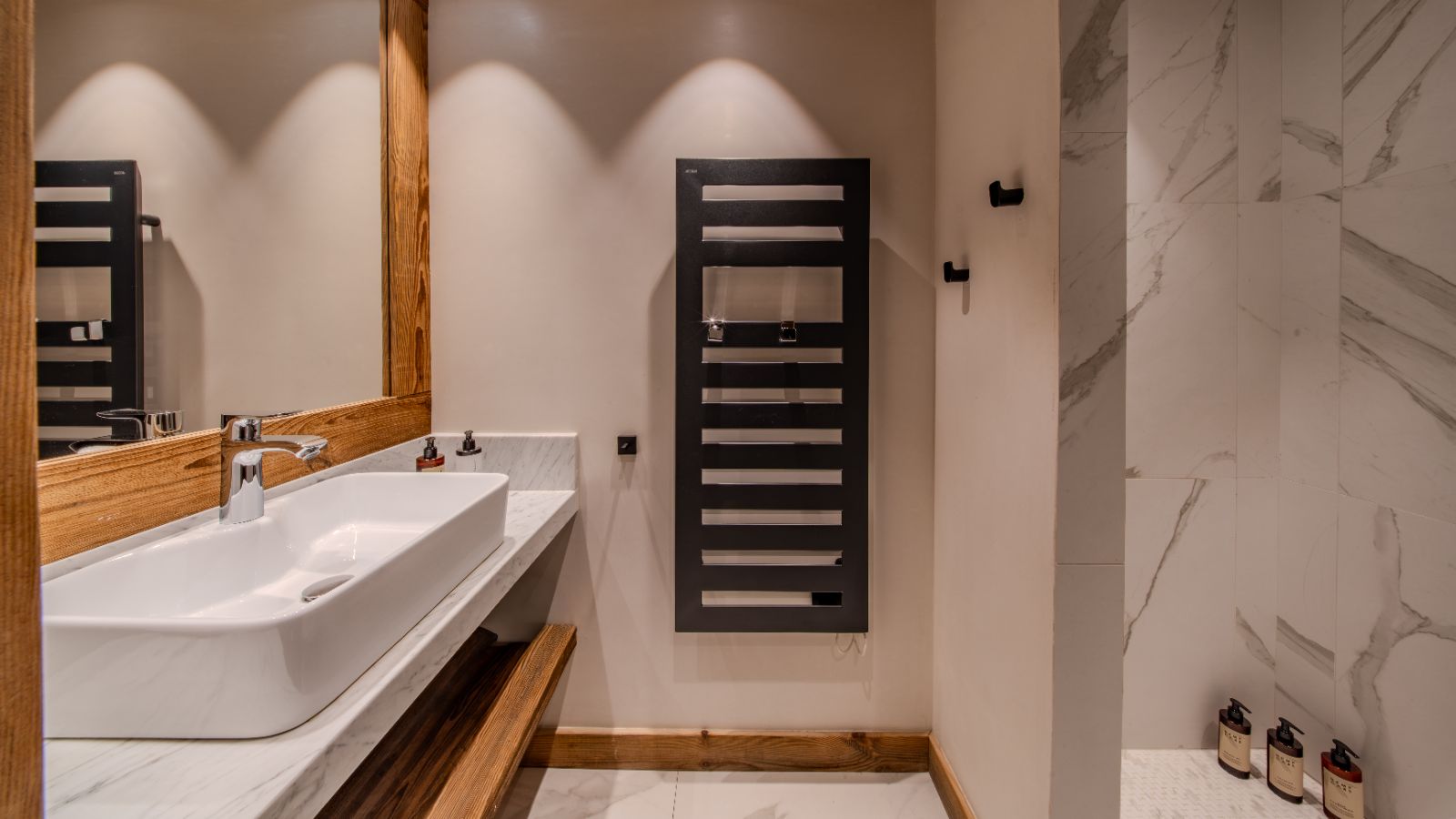 Luxury-ski- chalet-Val d’Isère - Agelus1- Oxford Ski Bathroom (3).jpg