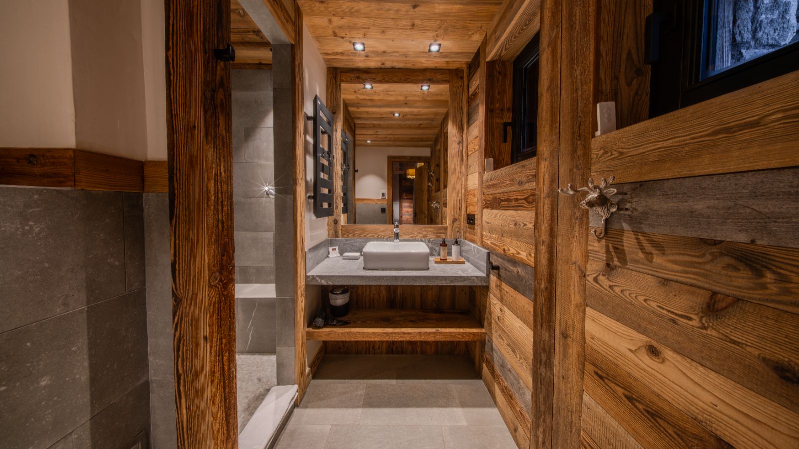 Luxury-ski- chalet-Val d’Isère - Agelus1- Oxford Ski Bathroom (4).jpg