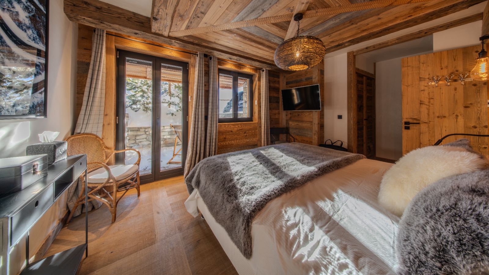 Luxury-ski- chalet-Val d’Isère - Agelus1- Oxford Ski Bedroom (4).jpg