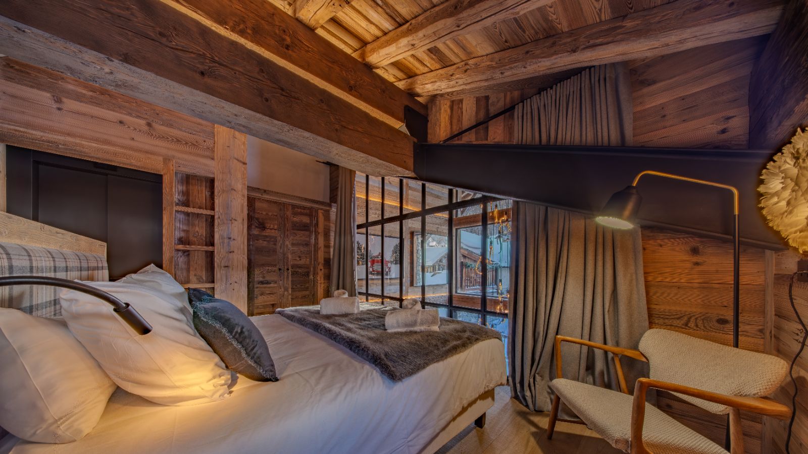 Luxury-ski- chalet-Val d’Isère - Agelus1- Oxford Ski Bedroom.jpg