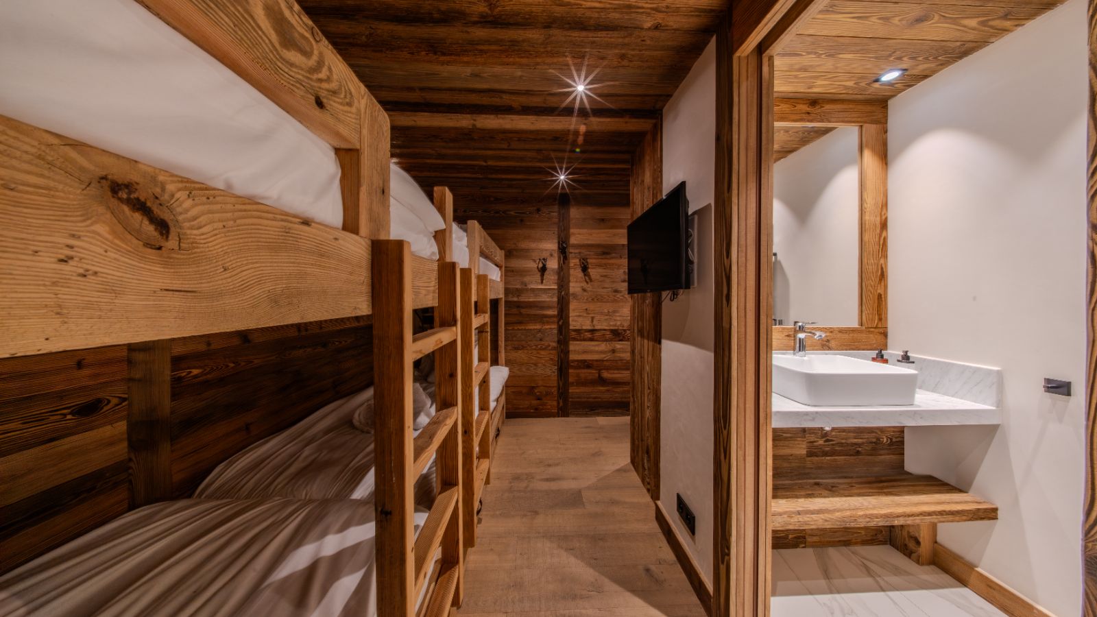 Luxury-ski- chalet-Val d’Isère - Agelus1- Oxford Ski Bunkroom (2).jpg
