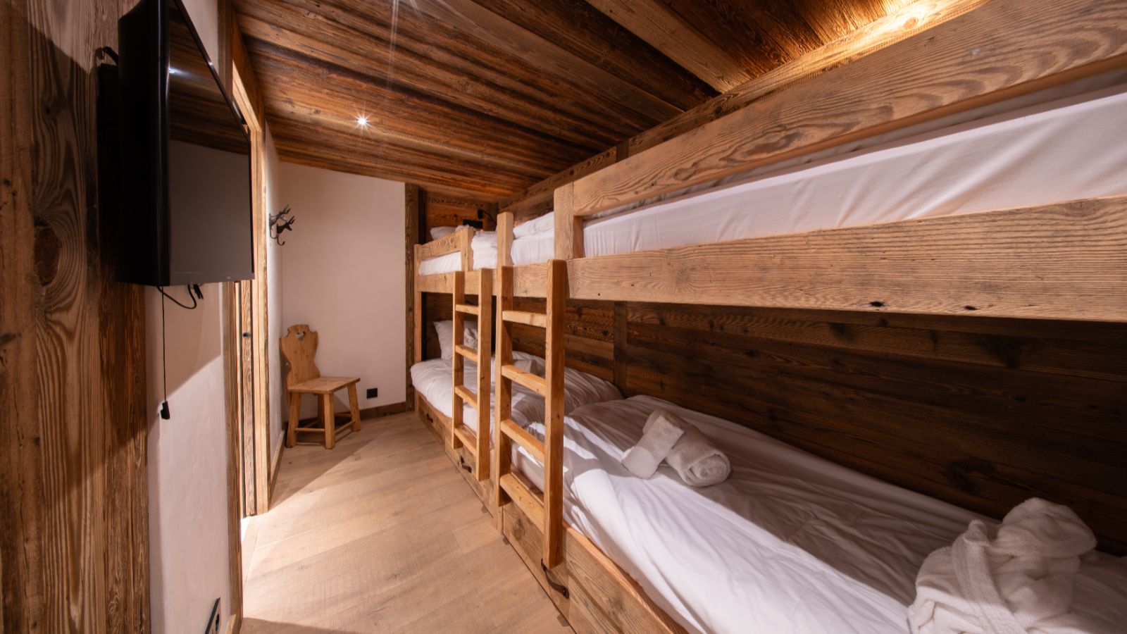 Luxury-ski- chalet-Val d’Isère - Agelus1- Oxford Ski Bunkroom.jpg