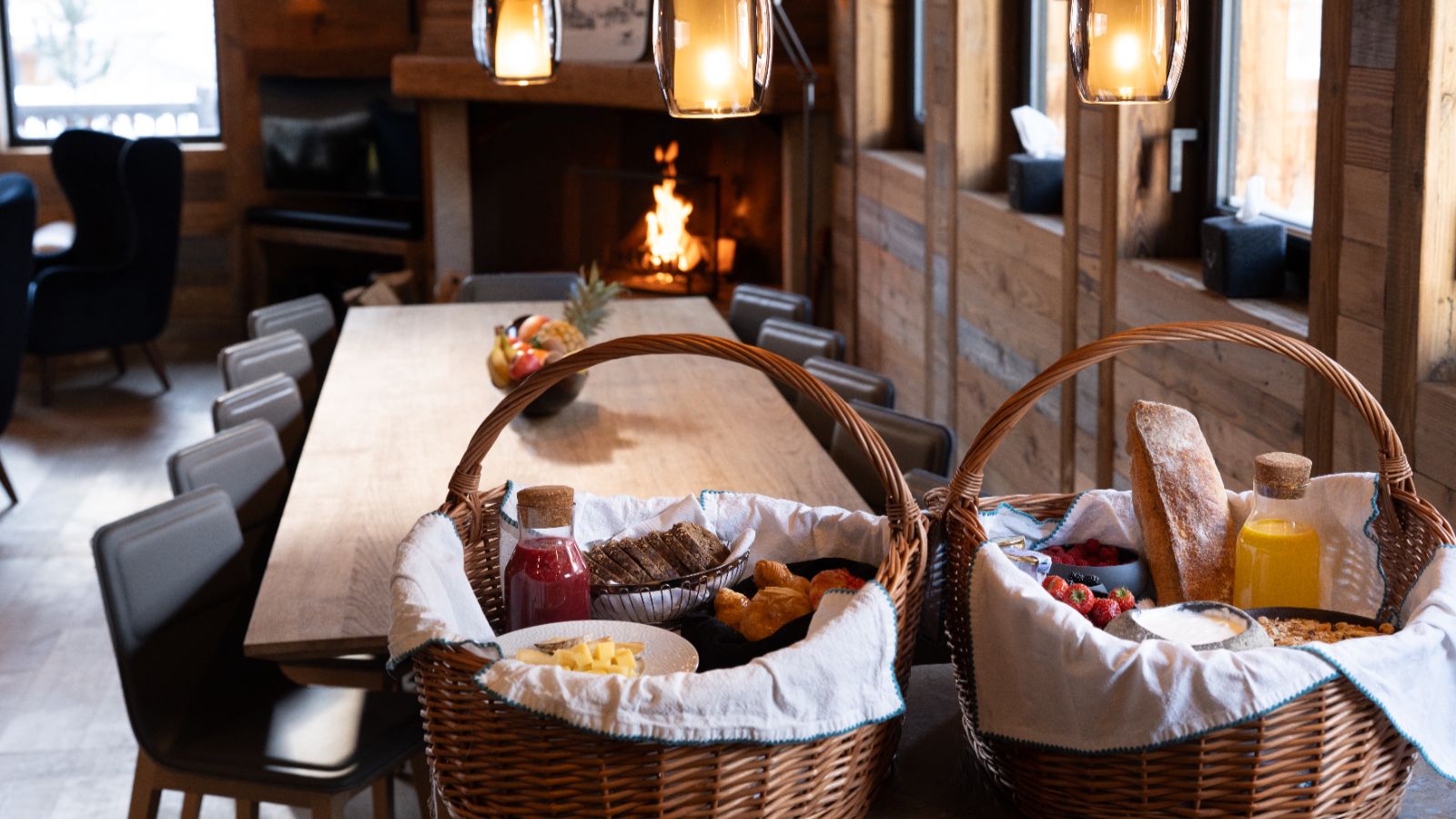 Luxury-ski- chalet-Val d’Isère - Agelus1- Oxford Ski Dining (2).jpg