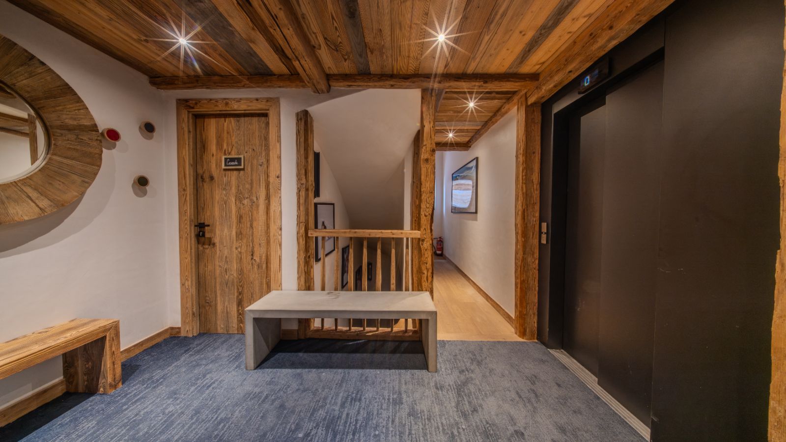 Luxury-ski- chalet-Val d’Isère - Agelus1- Oxford Ski Hall.jpg