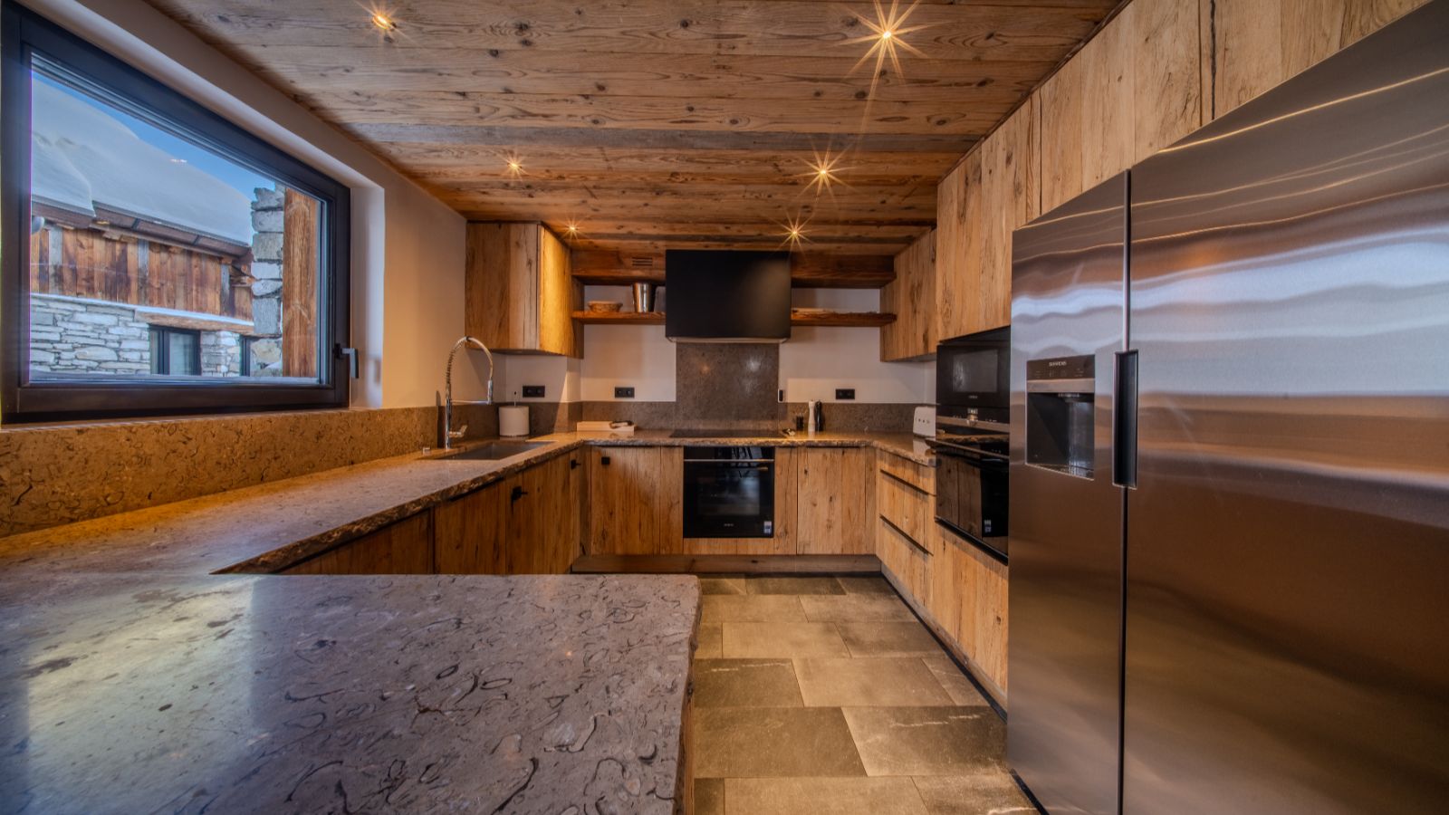 Luxury-ski- chalet-Val d’Isère - Agelus1- Oxford Ski Kitchen.jpg
