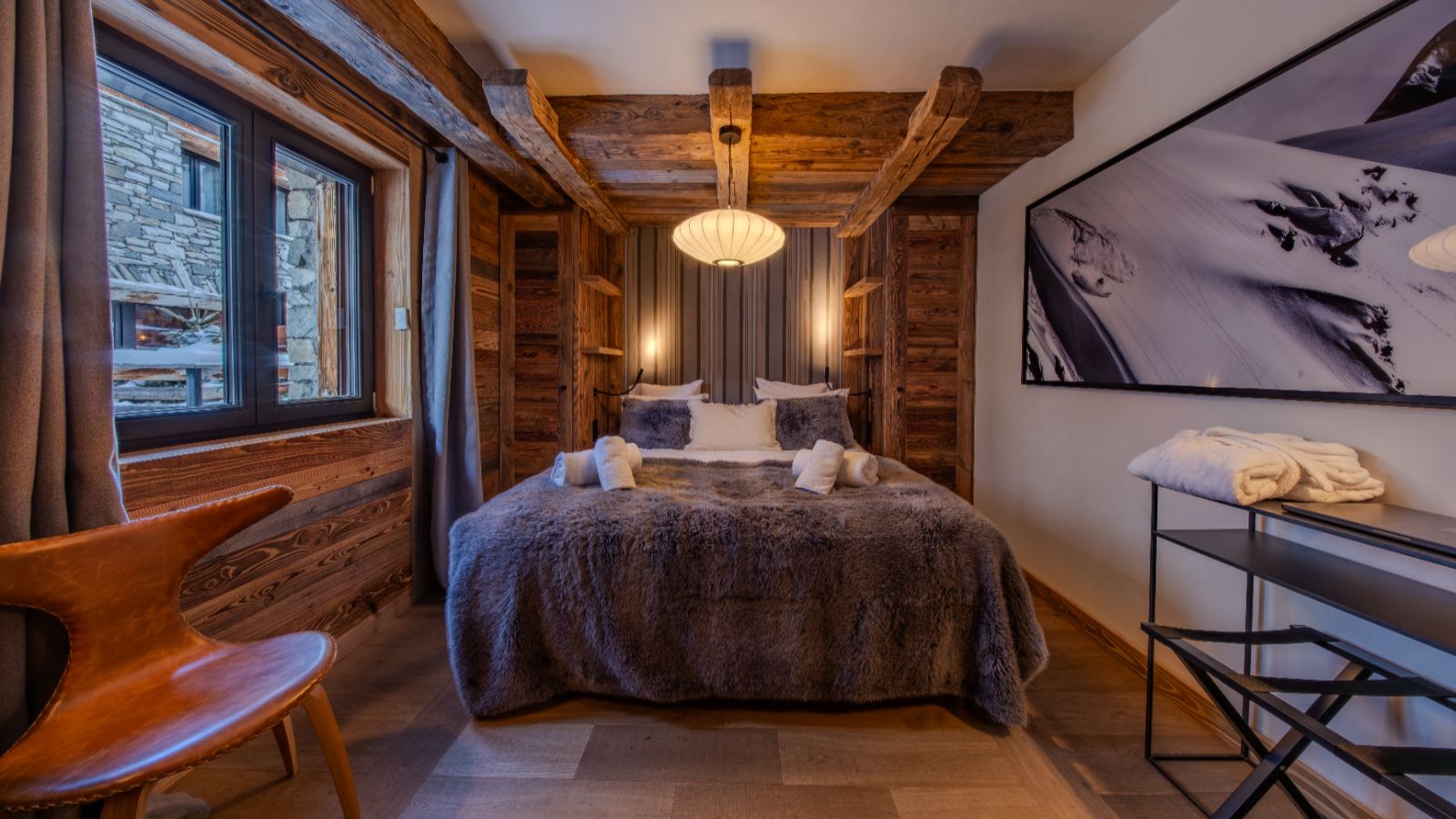 Luxury-ski- chalet-Val d’Isère - Agelus1- Oxford Ski  bedroom (3).jpg